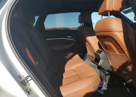 2019 Audi E-Tron Prestige z USA, uszkodzony, nr VIN WA1VAAGE7KB025148